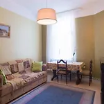 Gertrudes Street Apartment